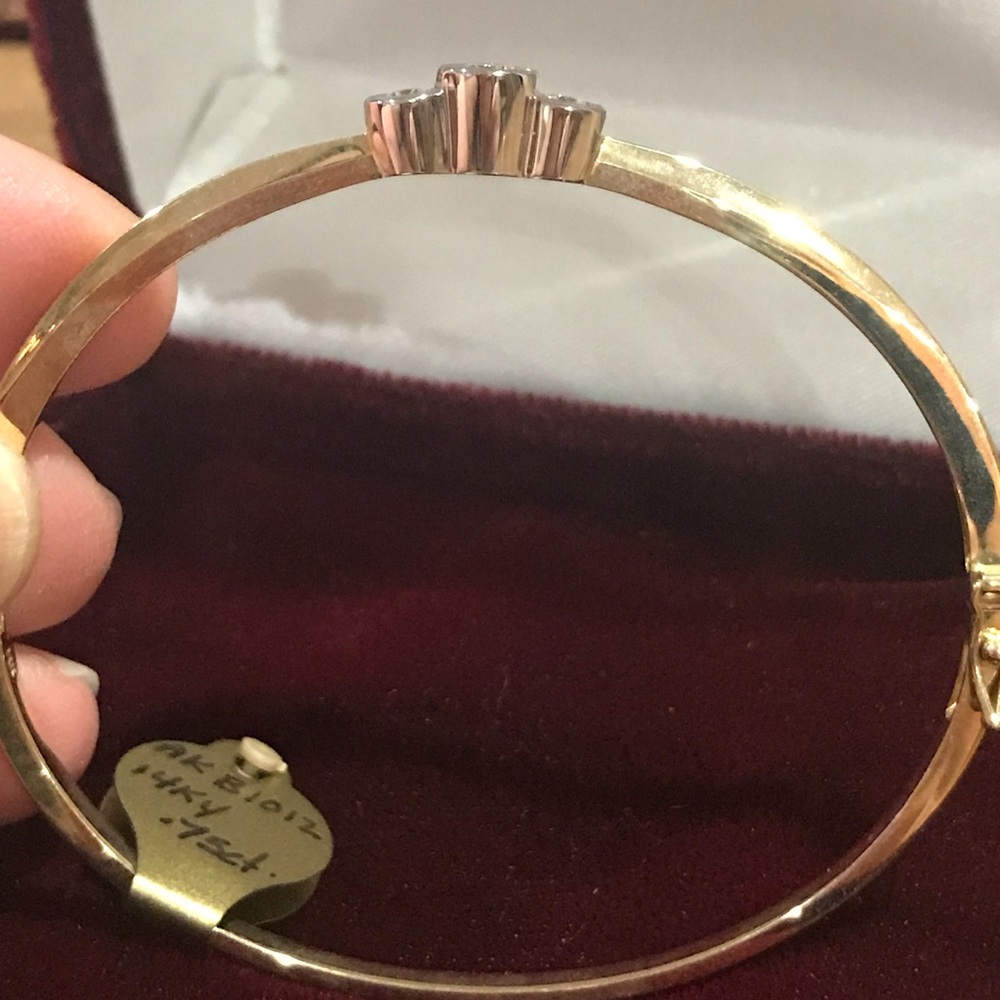 🎉HP🎉Stunning 14KTT Diamond Bangle Bracelet - Picture 8 of 8